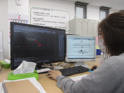 日本调查的技术人员使用中望CAD完善桥梁检测的图纸